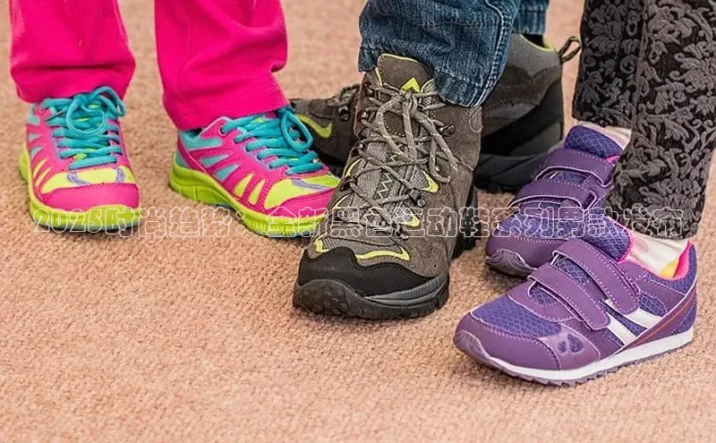 乐玩LEWIN-乐玩国际-乐玩体育-乐玩游戏挪威主权基金2025时尚趋势：全新黑色运动鞋系列男款发布