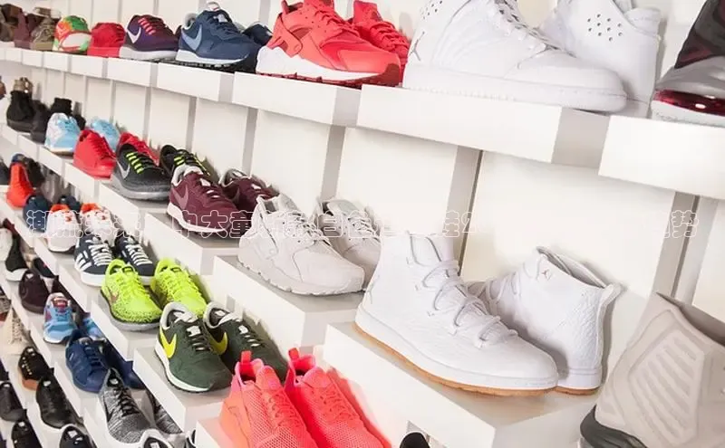 潮流未来：中大童新款白色运动鞋2025全新设计趋势