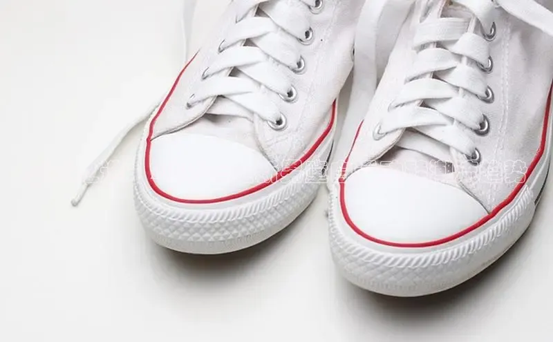 童趣之选：2025年全新男童白运动鞋潮流趋势