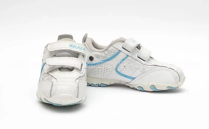 2025年潮流趋势：全新黑色运动鞋女款，时尚与功能的完美融合